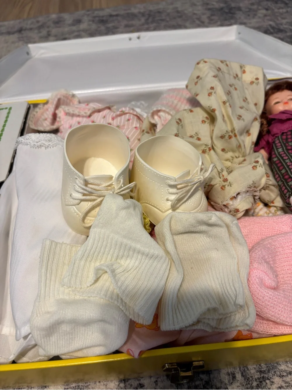 Vintage 80s Retro Baby Doll Outfit & Accessory Case Full of Accessories & Dolls